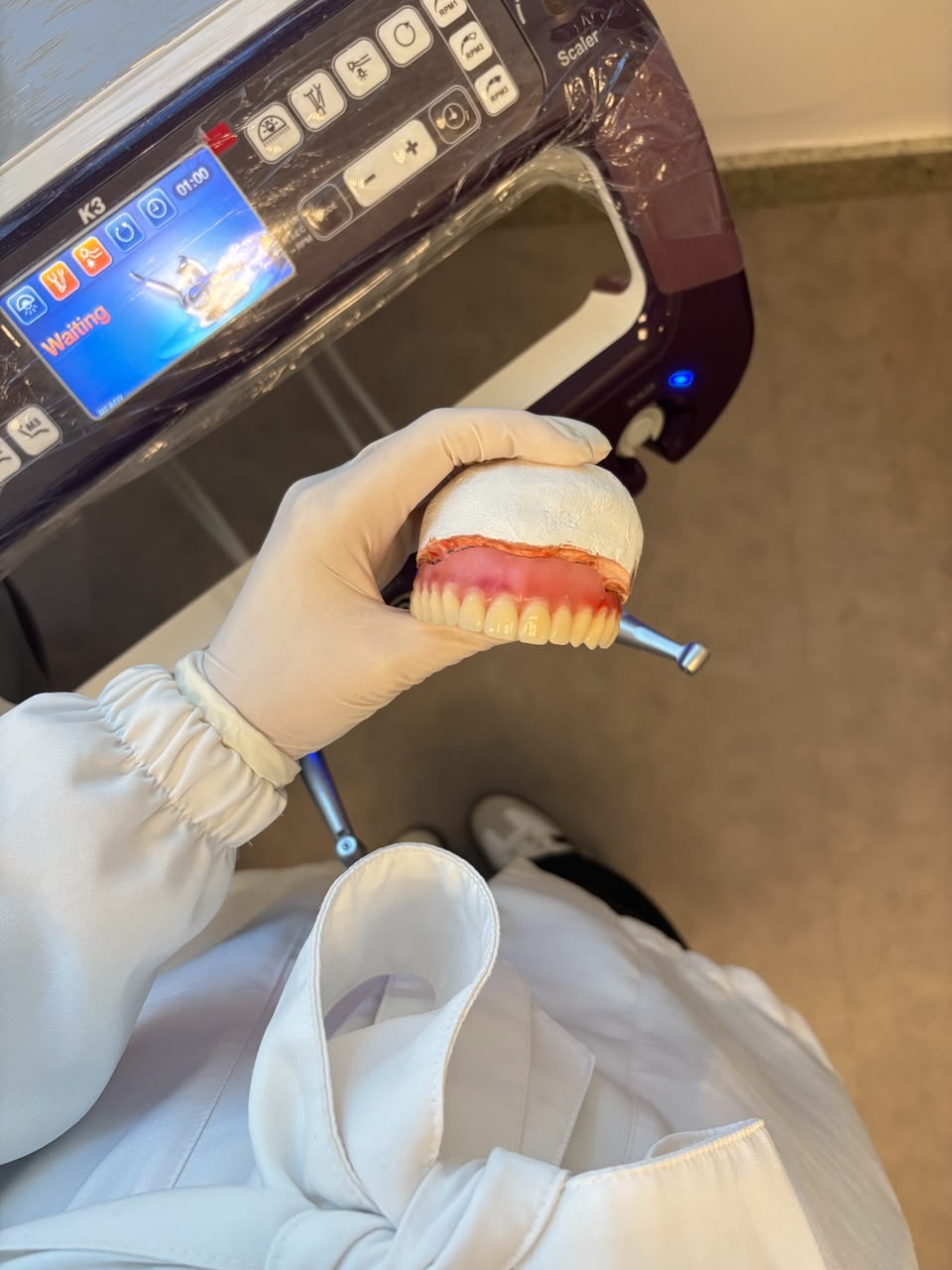 Prótese dentária · Dra. Vivian Nixson